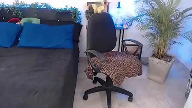 LiaScarlett online show from April 7, 3:35 pm