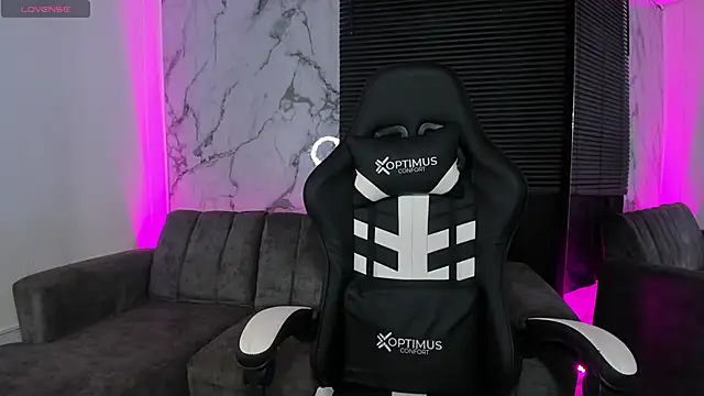 Courtney gonet online show from December 18, 1:05 pm