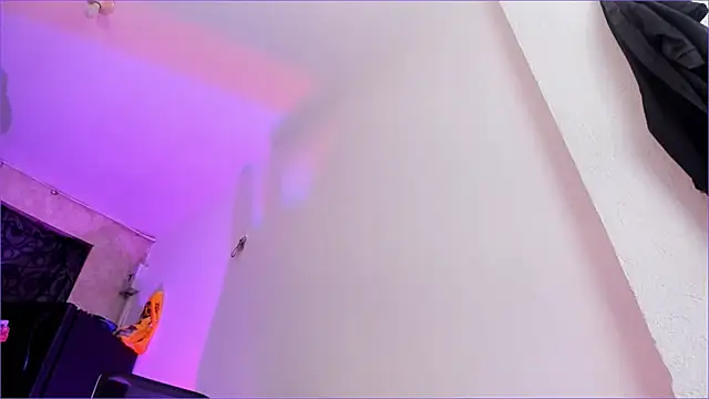 CandyLatinHott online show from April 9, 12:23 am