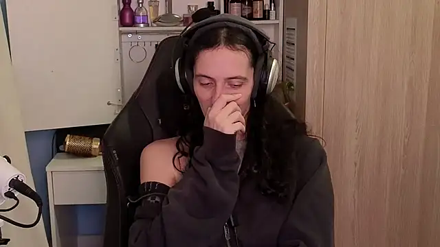 MemiKouki online show from February 2, 5:34 pm