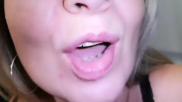 LadyAndTransy online show from October 8, 6:53 pm