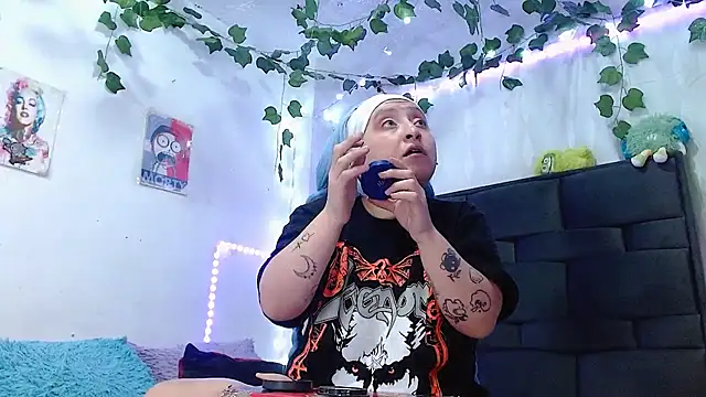 the lesbian game online show from April 7, 6:20 pm