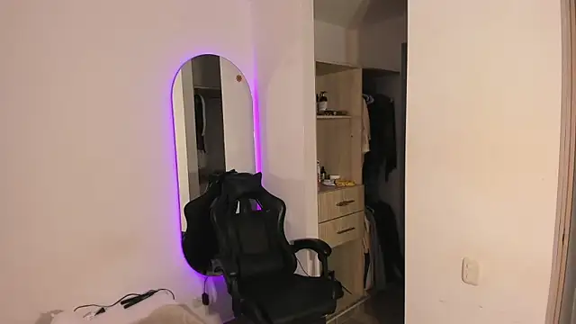 rose scottt online show from April 18, 11:16 pm