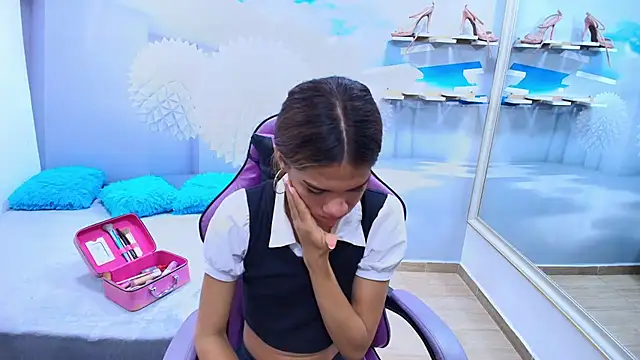 DEMI LEED online show from March 3, 11:50 am