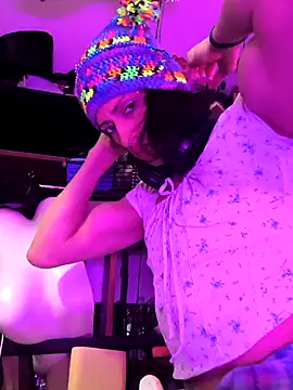 gurlnips online show from March 6, 1:05 pm