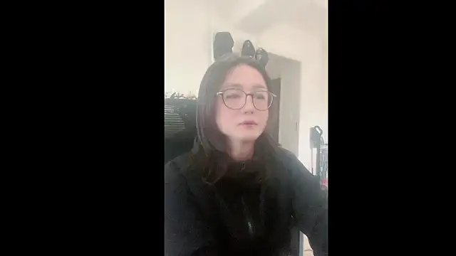 mel  mel online show from November 14, 5:04 am