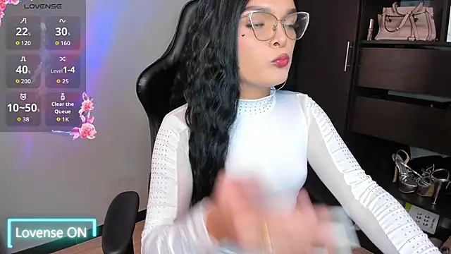 Snapshot of MeganDaviees chatting on October 10, 10:55 pm MeganDaviees online show from October 10, 10:55 pm