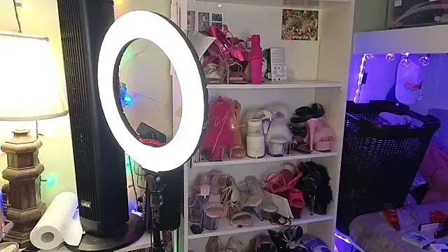 cunty tranny lydia online show from April 12, 4:05 am