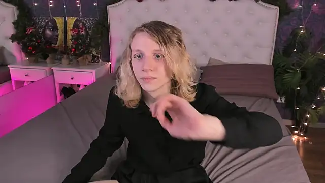 nellystarrr online show from December 19, 9:18 am