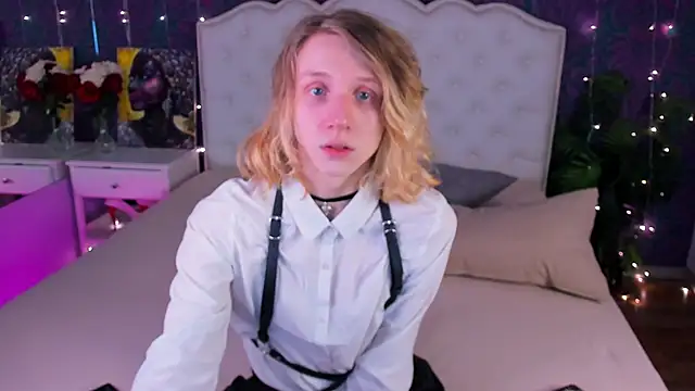 nellystarrr online show from February 6, 10:32 pm