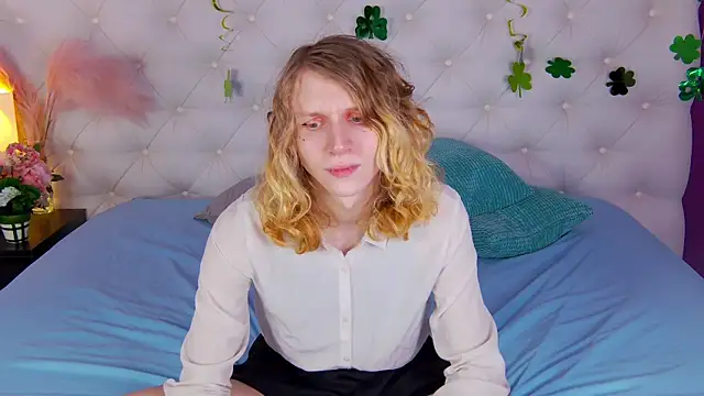 nellystarrr online show from March 19, 6:46 am