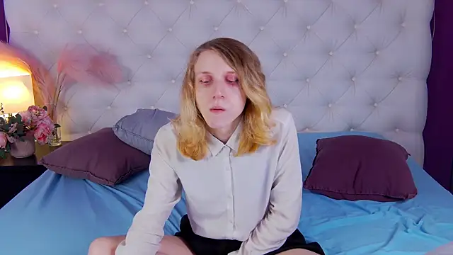 nellystarrr online show from March 22, 8:08 am