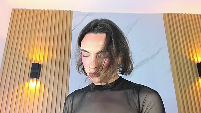 miss Ari online show from December 3, 7:17 pm