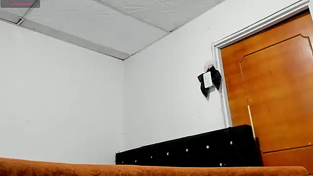 Snapshot of chloe_evanx_ chatting on December 2, 7:44 pm chloe evanx  online show from December 2, 7:44 pm