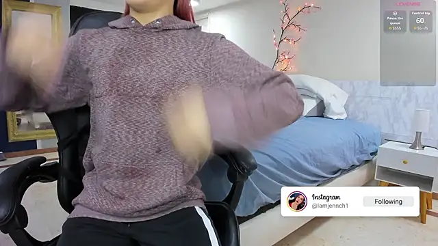 charolbruce 1 online show from March 11, 12:09 pm