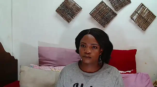 RoyalQueenxx online show from March 11, 6:52 pm