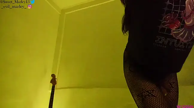 Evil Queen13 online show from December 16, 10:18 am