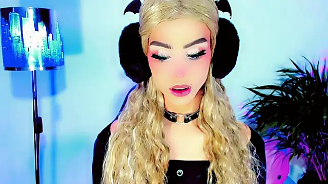 dollswit01 online show from January 8, 8:13 pm