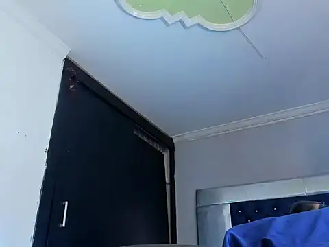 Eyleen Santos online show from April 8, 8:10 pm