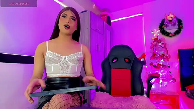 Hellen moons   online show from December 1, 7:16 pm