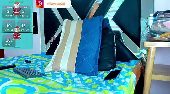 miavalentinaaa online show from December 22, 6:28 am