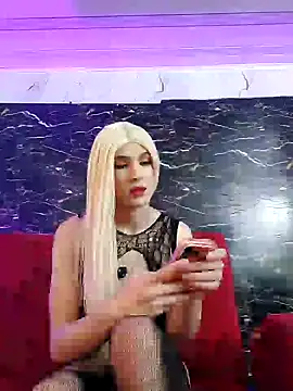 crislingery dolli online show from May 2, 1:16 pm