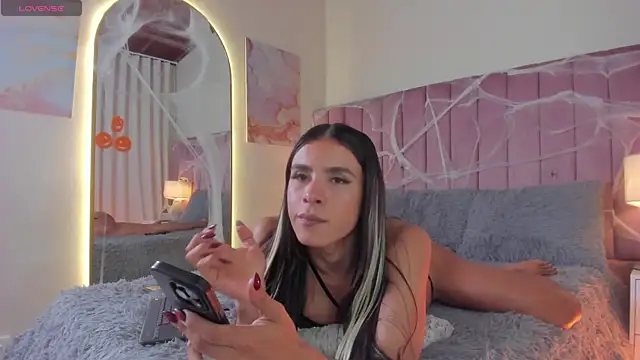 Aleja arango1 online show from October 25, 11:11 pm