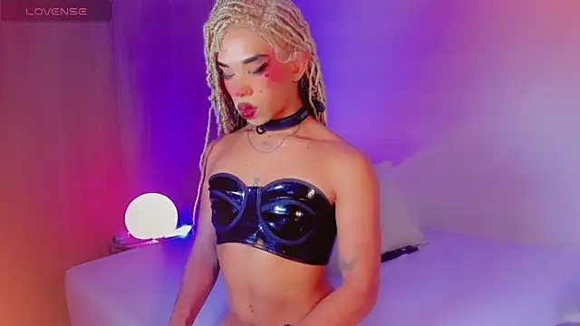 DanniLee  online show from April 10, 8:14 pm