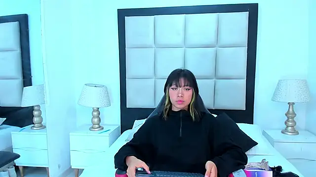AikoLee  online show from March 17, 6:57 am