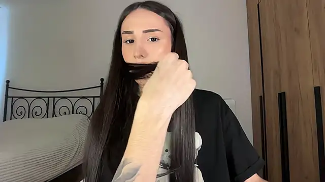 Kim Oberlin  online show from April 1, 1:52 pm