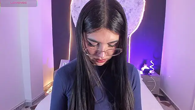 RoseCassie online show from November 30, 1:46 pm