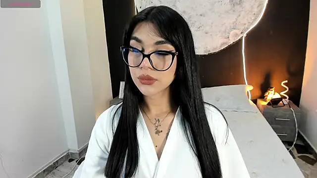 RoseCassie online show from December 15, 1:27 pm