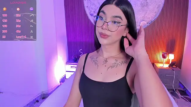 RoseCassie online show from July 3, 1:17 pm