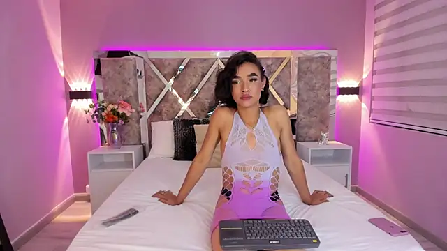AliDiaz  online show from February 7, 7:49 pm