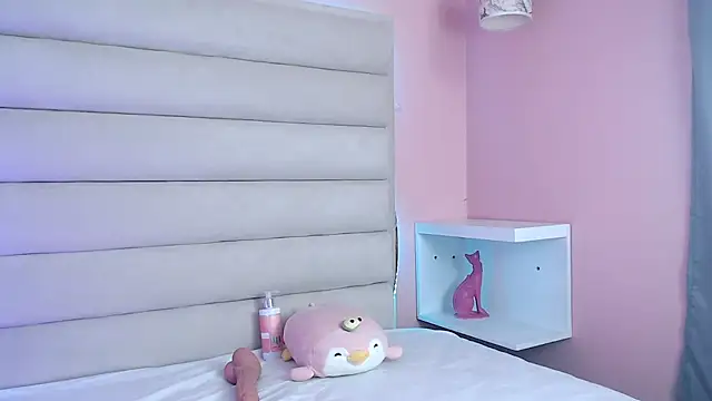 Snapshot of PrincessOlivee chatting on February 6, 8:34 pm PrincessOlivee online show from February 6, 8:34 pm