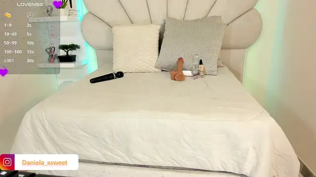 Danielaangelina online show from December 16, 7:02 am