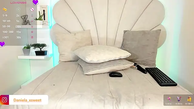 Danielaangelina online show from March 28, 8:27 am