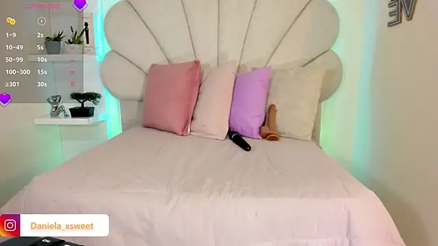 Danielaangelina online show from April 10, 6:19 am