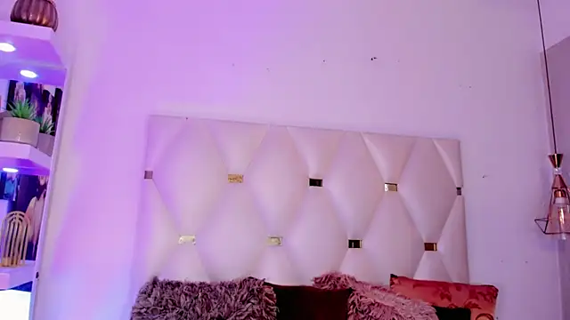 Nina Keyli online show from January 6, 7:50 pm