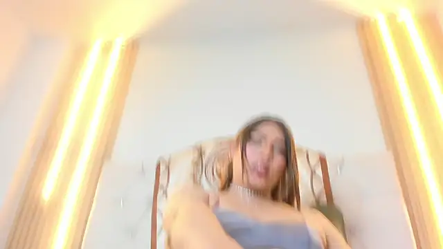 Alexa Bravva online show from April 8, 4:25 am