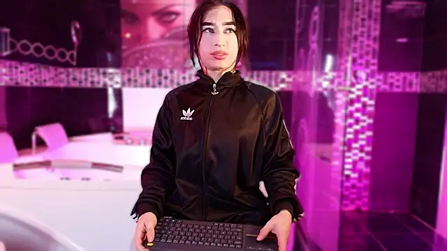 Small Hot19 online show from February 20, 10:39 am