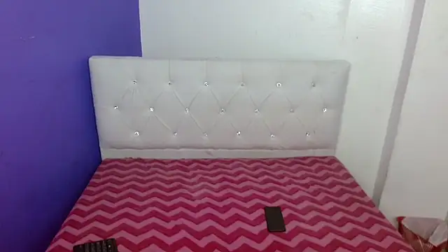 x isabella x online show from March 28, 8:00 pm