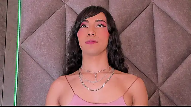 TiffValentinee  online show from November 17, 8:20 pm