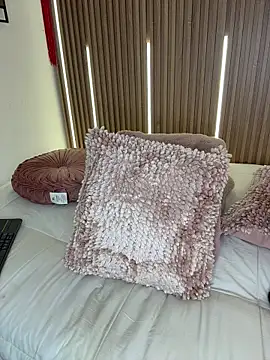 MylaDreams online show from March 17, 5:53 am