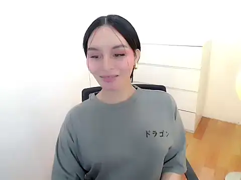 holly tabby online show from September 11, 8:50 pm