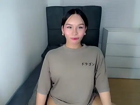 holly tabby online show from December 19, 8:08 am