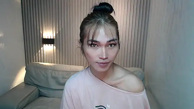 Snapshot of lovelychanel69xx chatting on October 24, 11:21 pm lovelychanel69xx online show from October 24, 11:21 pm