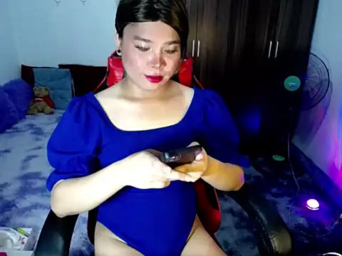 Urassiansweetcummer online show from April 7, 6:03 am