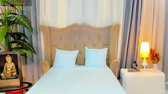 MochaliciousTransOnTop online show from April 12, 9:01 am