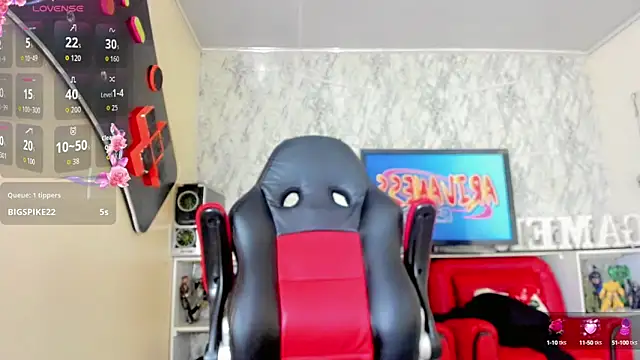 Madison Mujica online show from October 4, 12:06 pm